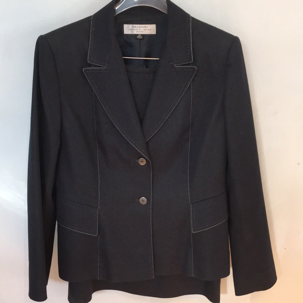 Tahari Navy Women’s skirt suit size 12 petite